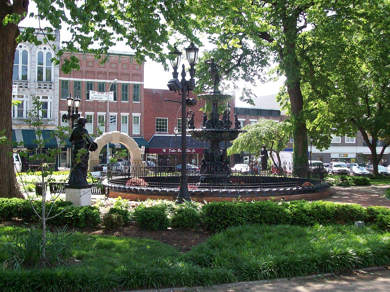 Fountain Square Park, downtown Bowling Green
