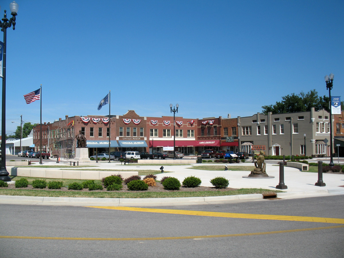 Hodgenville town square (photographed 2008)